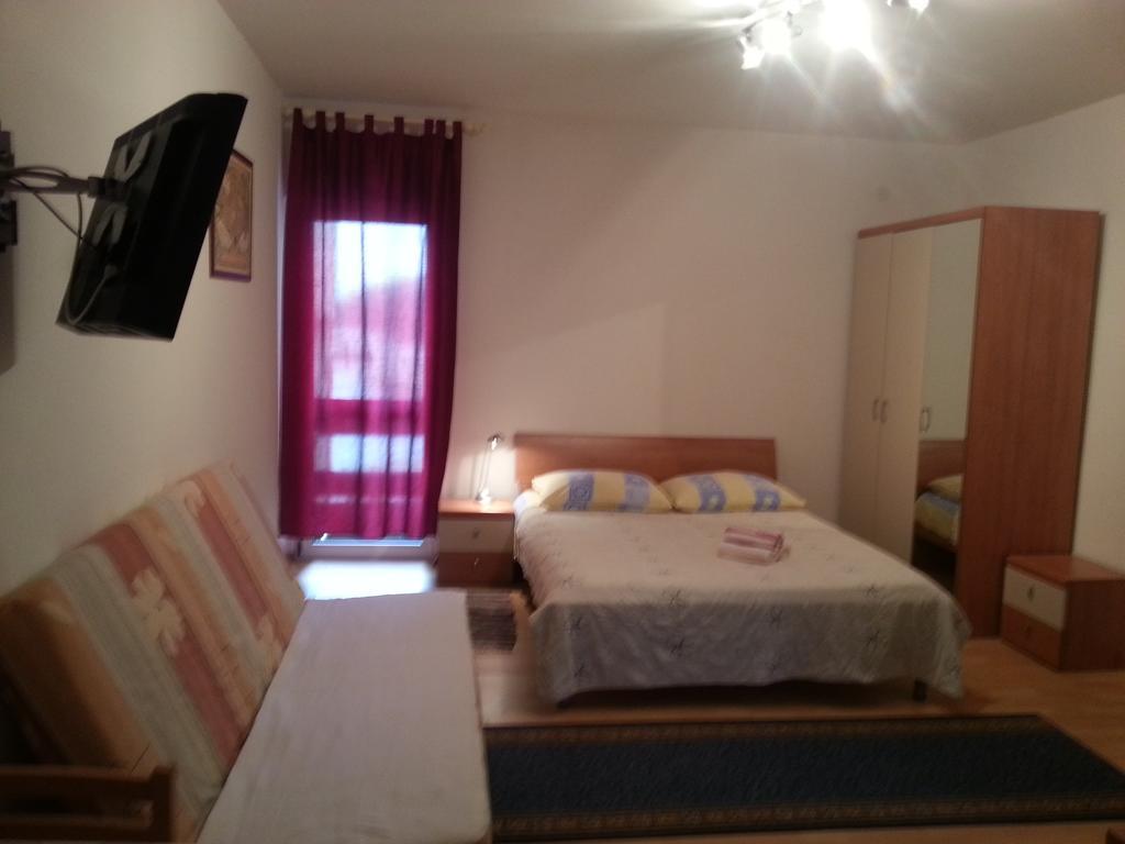 Studio Apartments Ivica Примоштен Номер фото