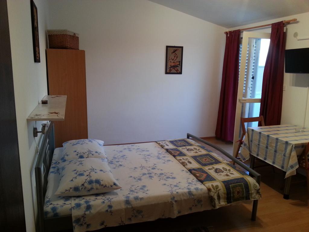 Studio Apartments Ivica Примоштен Номер фото