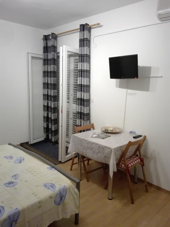 Studio Apartments Ivica Примоштен Экстерьер фото
